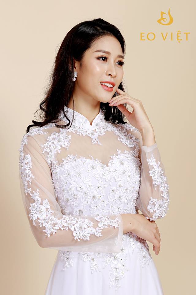 Áo dài thêu hoa màu trắng TM021